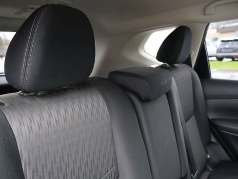 Used 2019 Nissan Rogue SV image 15