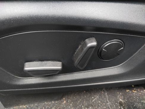 Used 2022 Ford Explorer XLT w/ Equipment Group 202A AWD/4WD image 9