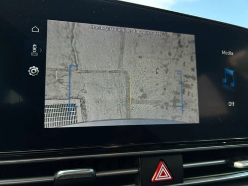 Used 2024 Hyundai Elantra SEL FWD image 19