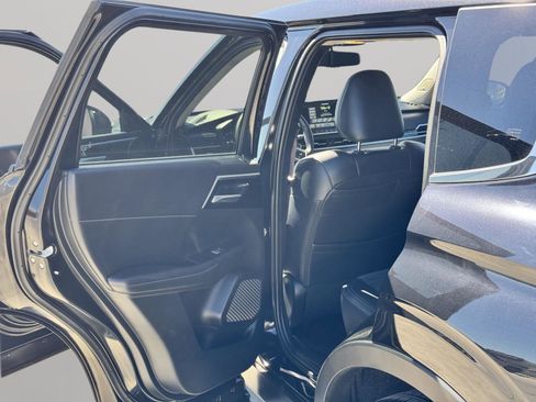 Used 2024 Mitsubishi Outlander SE image 17