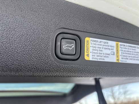 Used 2008 Cadillac Escalade Base AWD 4dr SUV image 21