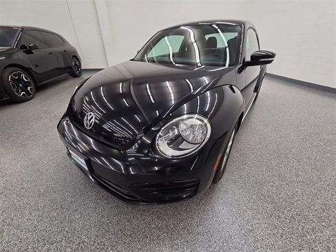Used 2019 Volkswagen Beetle 2.0T FWD image 2