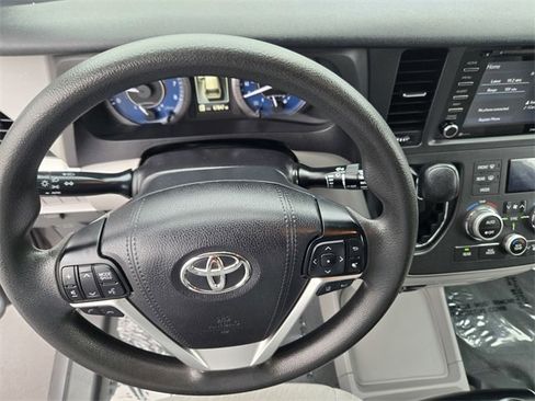 Used 2020 Toyota Sienna LE image 24
