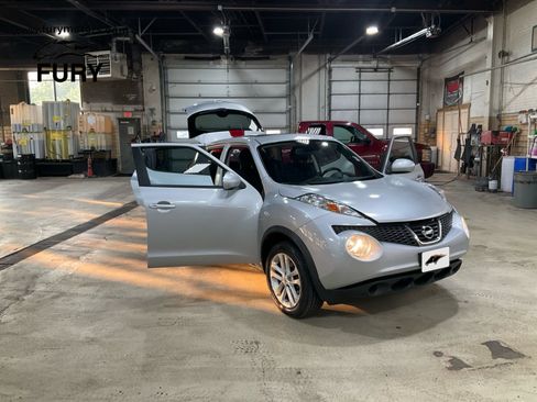 Used 2014 Nissan Juke SV w/ Navigation Package AWD/4WD image 18