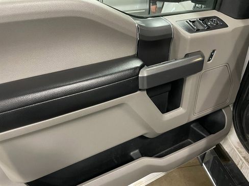 Used 2015 Ford F150 XLT w/ Equipment Group 302A Luxury AWD/4WD image 21