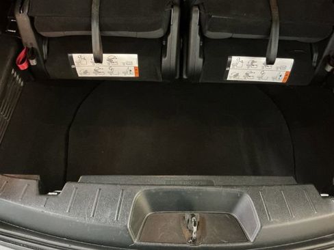 Used 2018 Ford Explorer XLT image 41