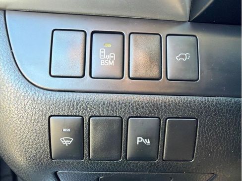 Used 2015 Toyota Highlander Limited AWD/4WD image 25