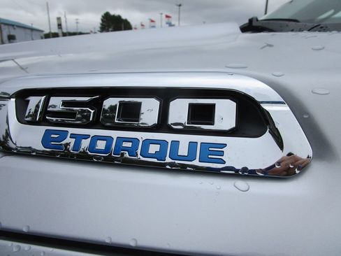 New 2026 RAM 1500 Laramie AWD/4WD image 17
