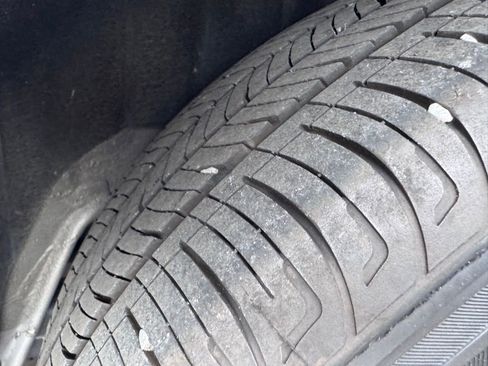 Used 2025 Nissan Versa S w/ Trunk Package image 30