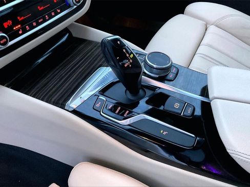 Used 2019 BMW 540i xDrive image 18