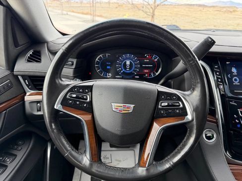 Used 2019 Cadillac Escalade ESV Premium Luxury image 27
