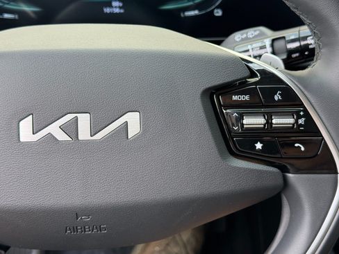 Used 2024 Kia Niro EX FWD image 20