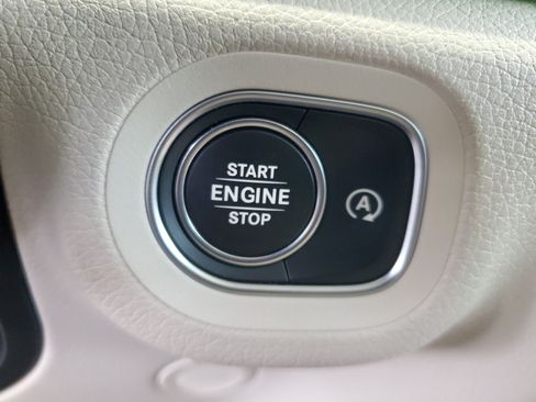 Used 2022 Mercedes-Benz GLS 450 4MATIC image 32