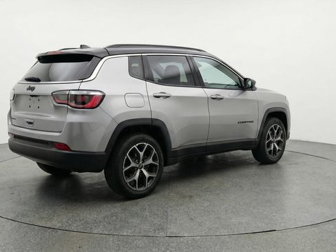 Used 2025 Jeep Compass Limited image 9