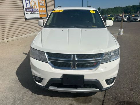 Used 2017 Dodge Journey SXT w/ Comfort/Convenience Group AWD/4WD image 2