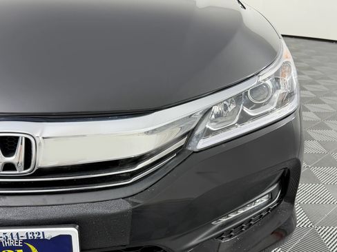 Used 2017 Honda Accord EX image 5