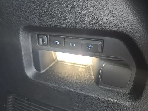 Used 2025 Ford Explorer Platinum w/ Ultimate Package image 7