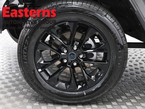 Used 2025 Jeep Wrangler Unlimited Sahara image 32