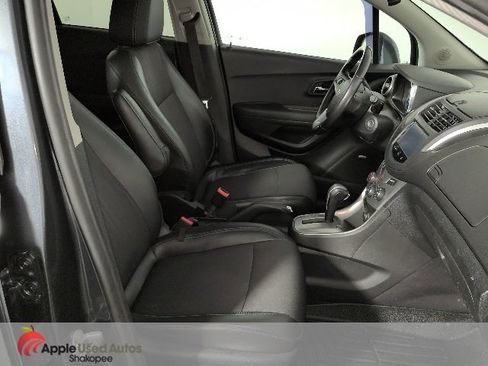 Used 2016 Chevrolet Trax LT w/ LT Sun and Sound Package image 42