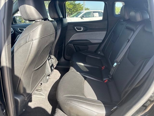 Used 2024 Jeep Compass Latitude AWD/4WD image 11