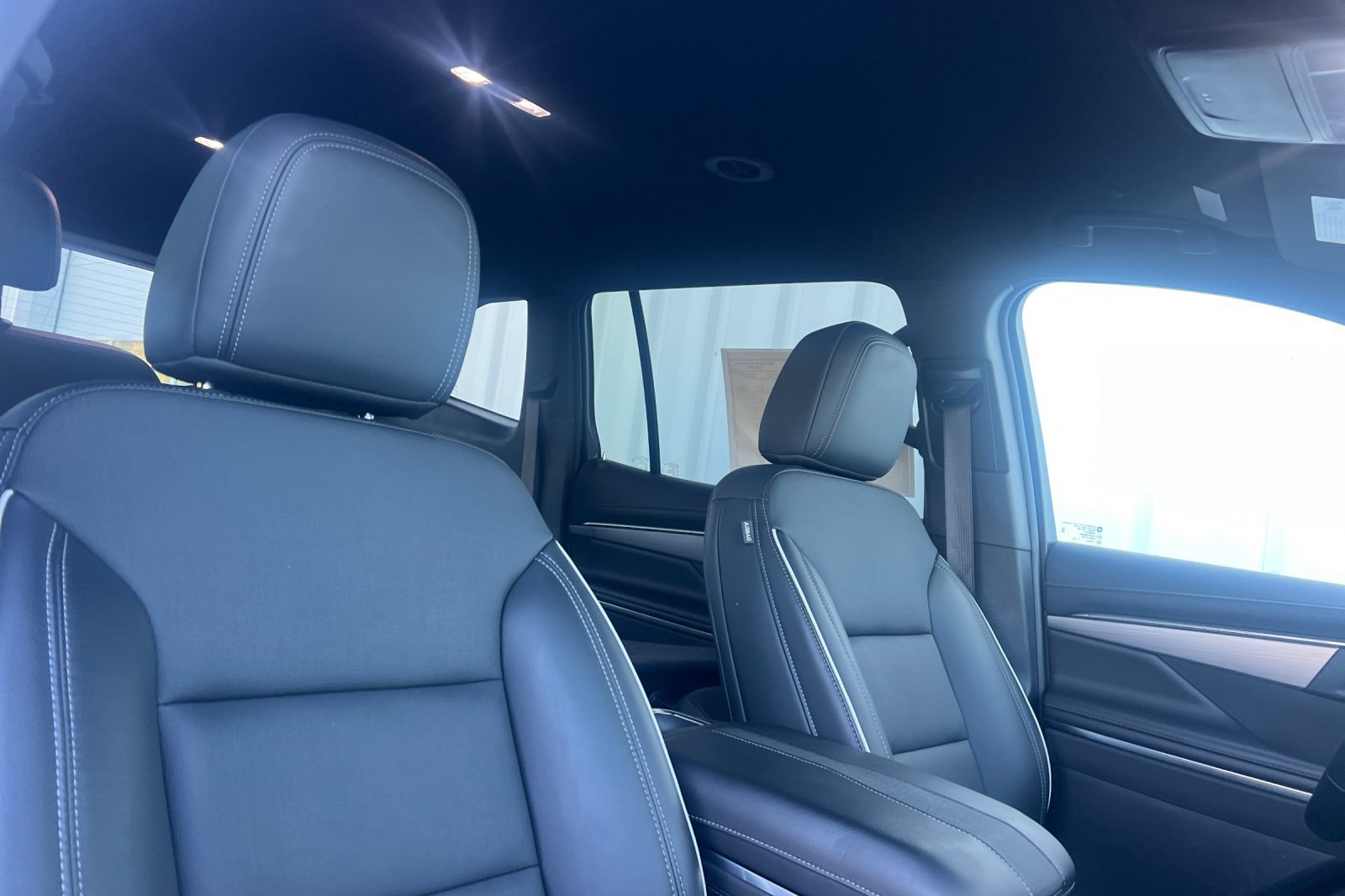 Used 2025 Buick Enclave Preferred AWD/4WD image 15
