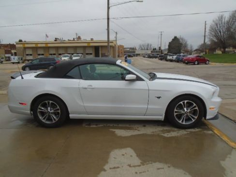 Used 2014 Ford Mustang Premium image 12