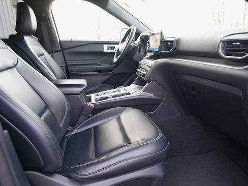 Used 2020 Ford Explorer XLT w/ Equipment Group 202A image 8