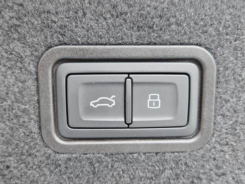 New 2026 Audi A8 L 3.0T image 25