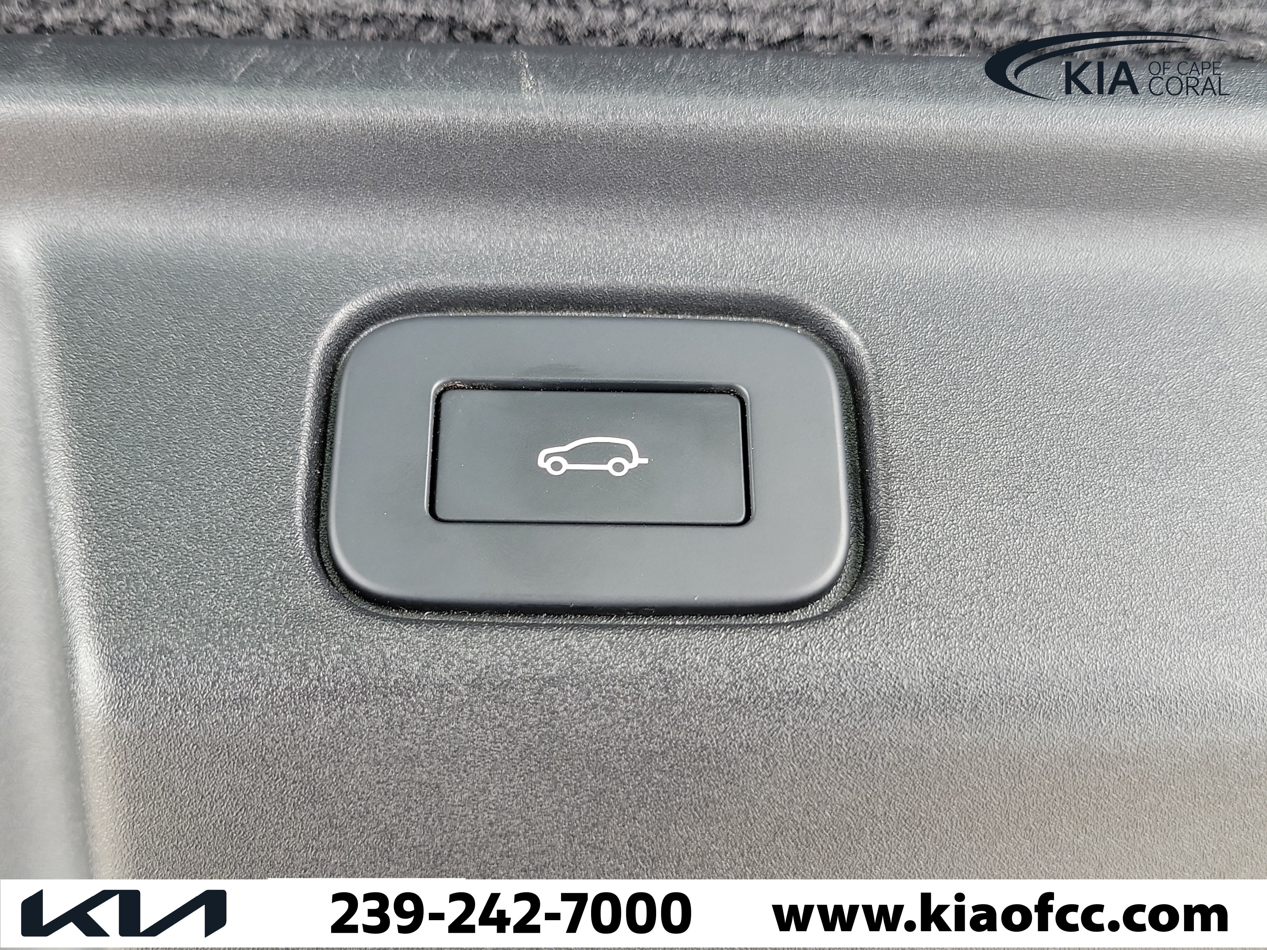 Used 2023 Land Rover Range Rover SE AWD/4WD image 12