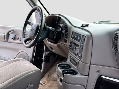 Used 2004 Chevrolet Astro Passenger AWD w/ LS Preferred Equipment Group image 5