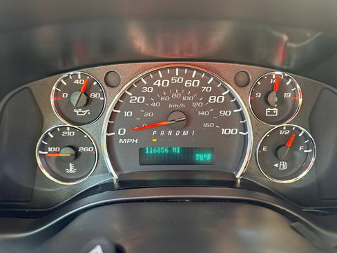 Used 2014 Chevrolet Express 4500 RWD image 23
