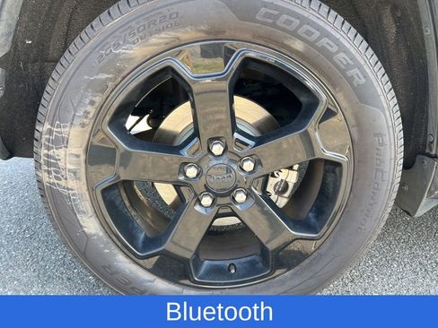 Used 2018 Jeep Grand Cherokee Laredo image 12