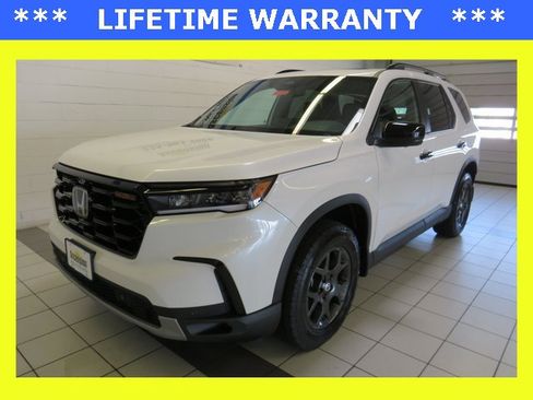 New 2025 Honda Pilot TrailSport image 1