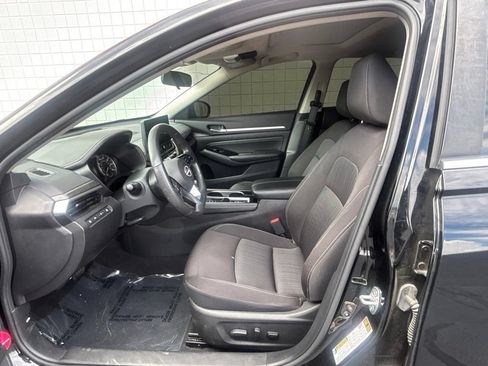 Used 2023 Nissan Altima 2.5 SV w/ SV Premium Package FWD image 4