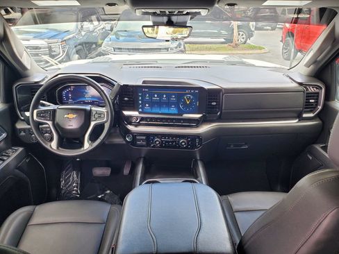 Used 2025 Chevrolet Silverado 2500 LTZ w/ LTZ Premium Package AWD/4WD image 12
