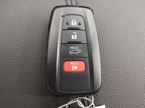 Used 2021 Toyota RAV4 Limited image 29