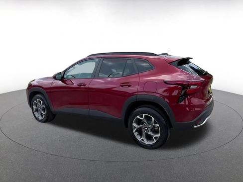 Used 2025 Chevrolet Trax LT w/ LT Convenience Package FWD image 10