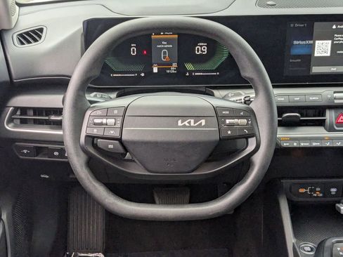 Used 2025 Kia K4 LXS image 24