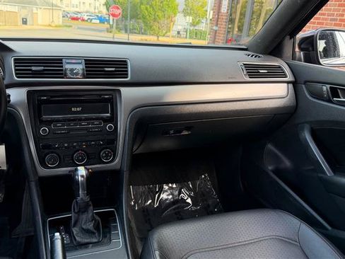 Used 2014 Volkswagen Passat 2.5 S FWD image 24