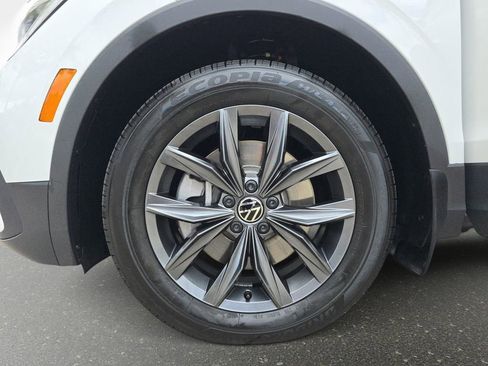 Used 2024 Volkswagen Tiguan SE w/ Panoramic Sunroof Package FWD image 37