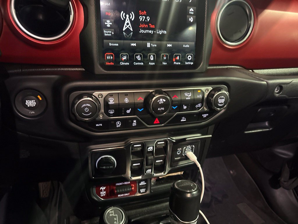 Used 2022 Jeep Gladiator Rubicon w/ Cold Weather Group AWD/4WD image 24