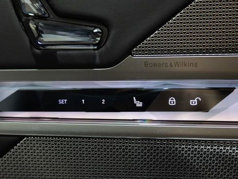 Used 2025 BMW i7 xDrive60 image 55