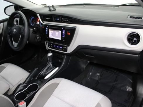 Used 2018 Toyota Corolla LE image 20