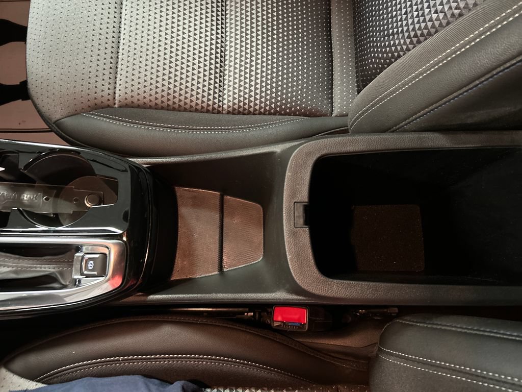 Used 2025 Chevrolet Trax LT w/ LT Convenience Package FWD image 19