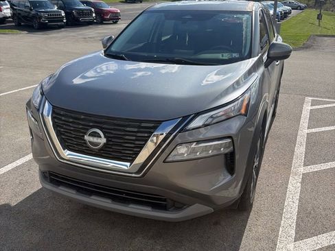 Used 2022 Nissan Rogue SV image 1