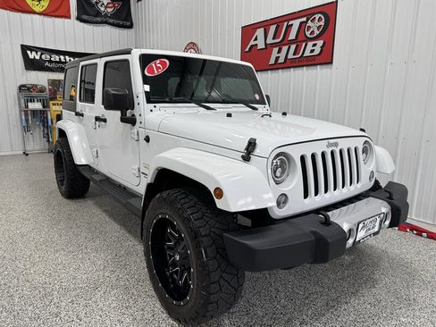 Used 2015 Jeep Wrangler Unlimited Sahara w/ Connectivity Group AWD/4WD image 4
