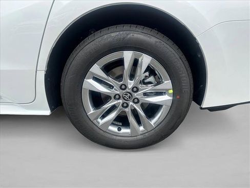 Certified 2025 Toyota Sienna XLE w/ XLE Plus Package image 9