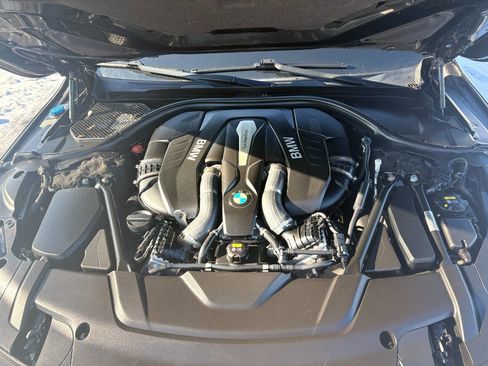 Used 2018 BMW 750i xDrive image 28