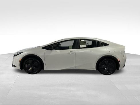New 2026 Toyota Prius LE FWD image 2