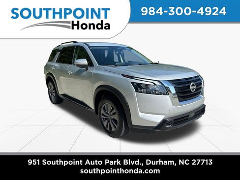 Used 2025 Nissan Pathfinder SV FWD image 1
